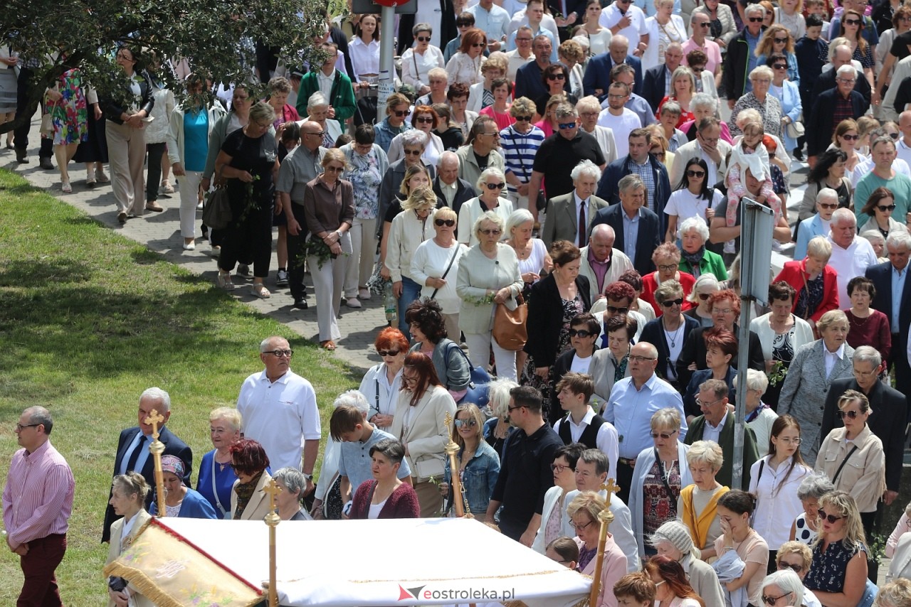 Boże Ciało 2025 - parafia Zbawiciela Świata w Ostrołęce [19.06.2025] - zdjęcie #86 - eOstroleka.pl