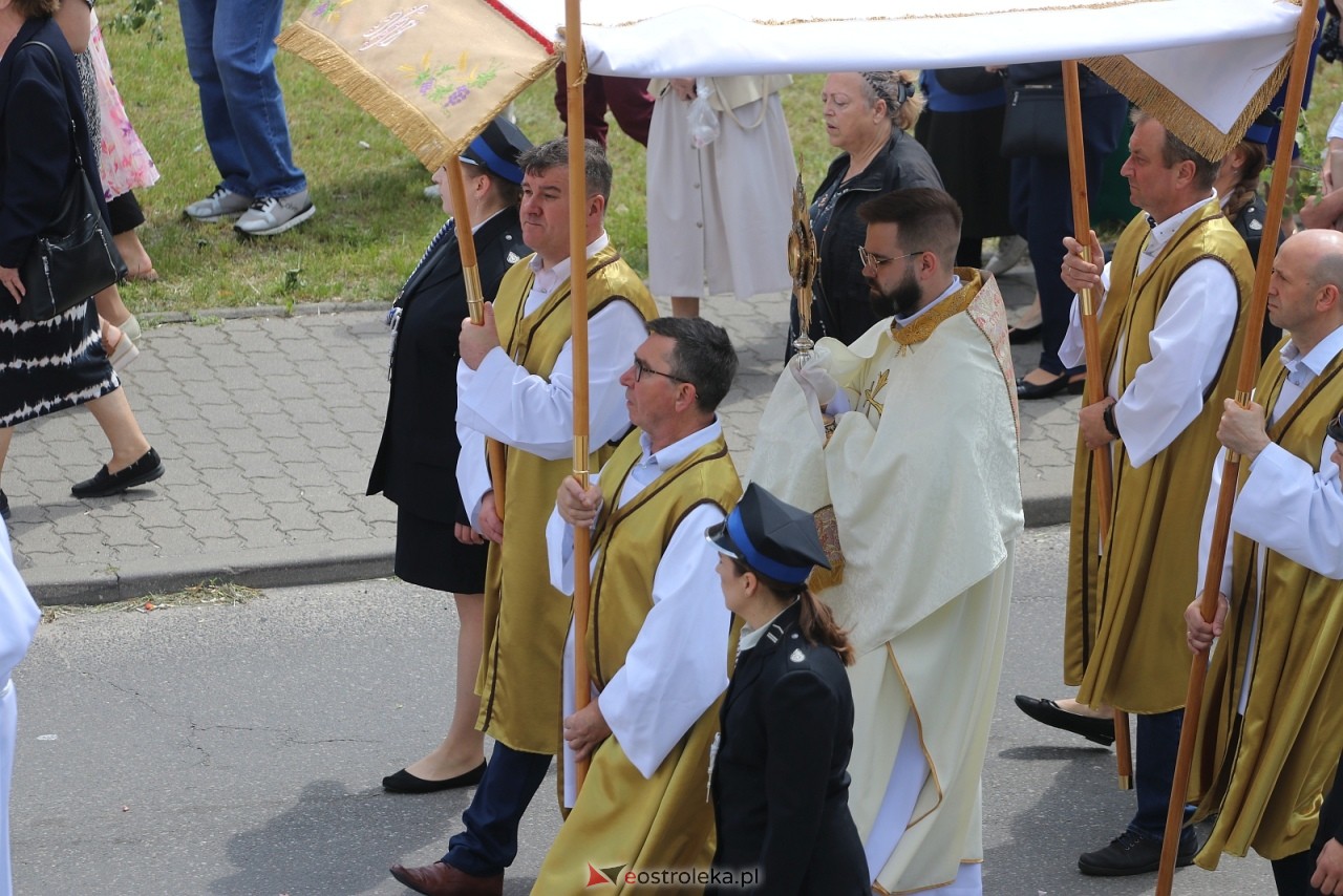 Boże Ciało 2025 - parafia Zbawiciela Świata w Ostrołęce [19.06.2025] - zdjęcie #82 - eOstroleka.pl