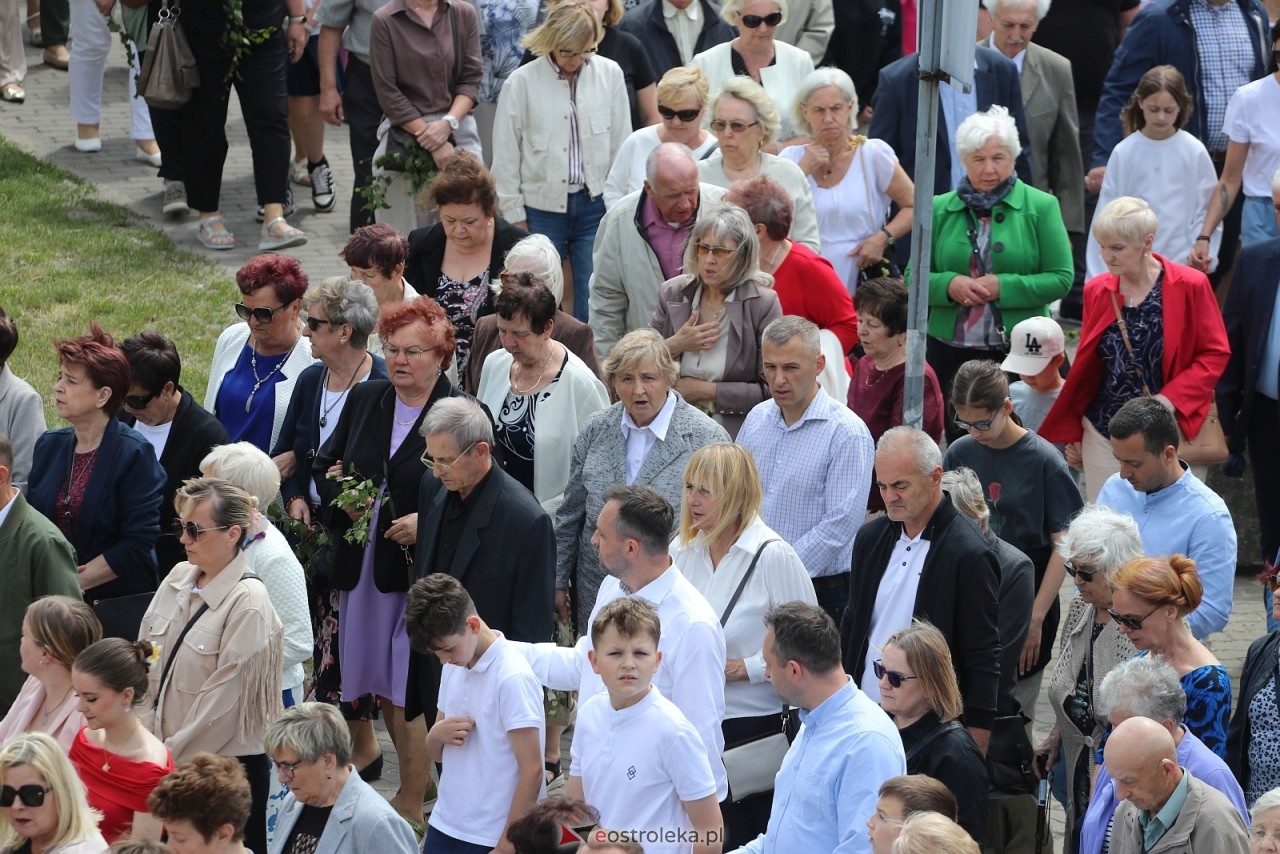 Boże Ciało 2025 - parafia Zbawiciela Świata w Ostrołęce [19.06.2025] - zdjęcie #75 - eOstroleka.pl