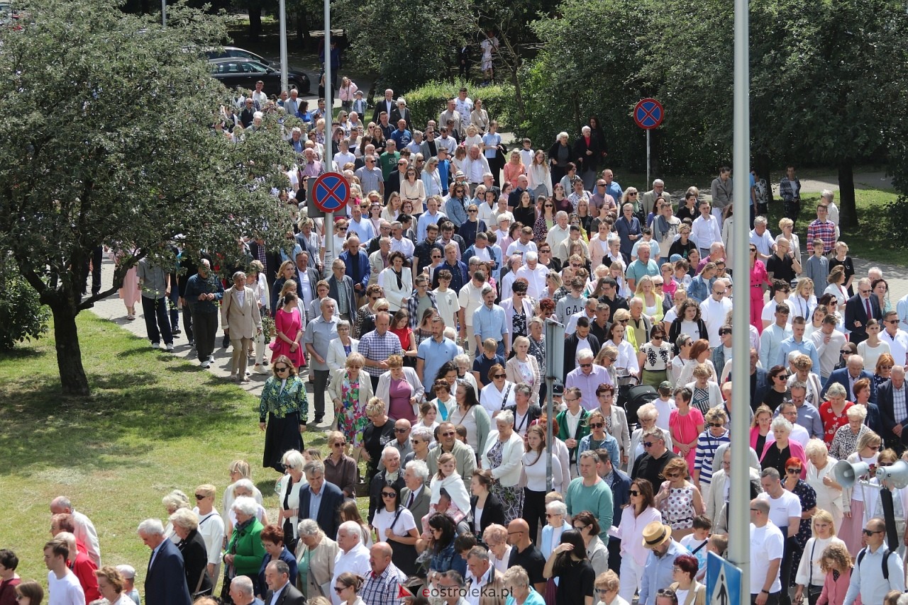 Boże Ciało 2025 - parafia Zbawiciela Świata w Ostrołęce [19.06.2025] - zdjęcie #64 - eOstroleka.pl