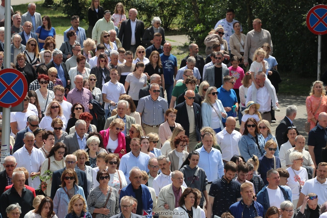 Boże Ciało 2025 - parafia Zbawiciela Świata w Ostrołęce [19.06.2025] - zdjęcie #58 - eOstroleka.pl