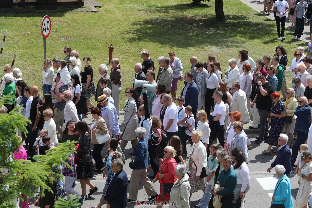 Boże Ciało 2025 - parafia Zbawiciela Świata w Ostrołęce [19.06.2025] - zdjęcie #57 - eOstroleka.pl