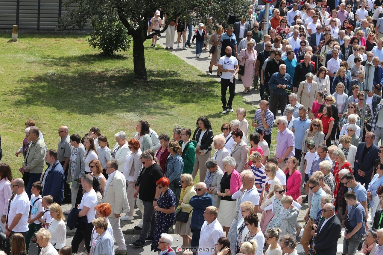 Boże Ciało 2025 - parafia Zbawiciela Świata w Ostrołęce [19.06.2025] - zdjęcie #56 - eOstroleka.pl