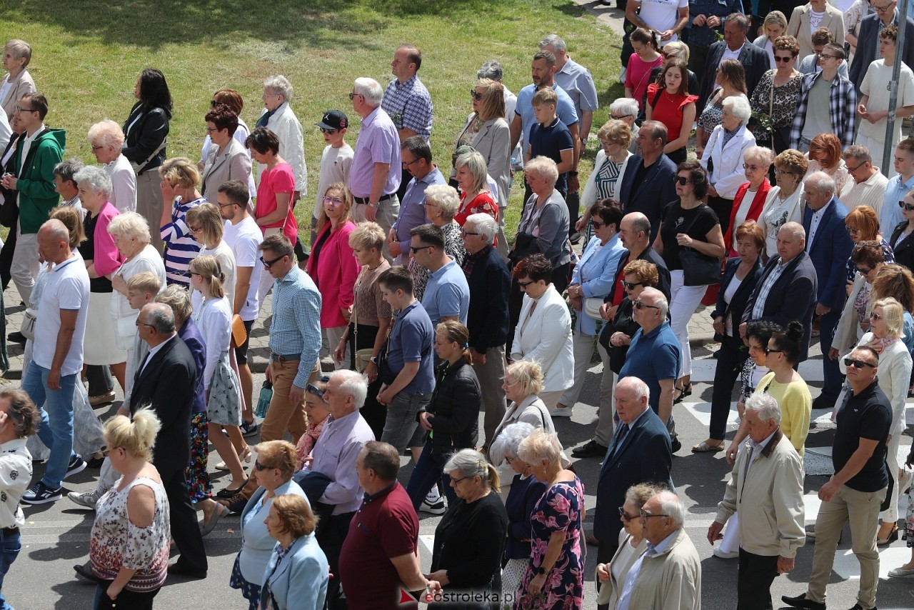 Boże Ciało 2025 - parafia Zbawiciela Świata w Ostrołęce [19.06.2025] - zdjęcie #53 - eOstroleka.pl