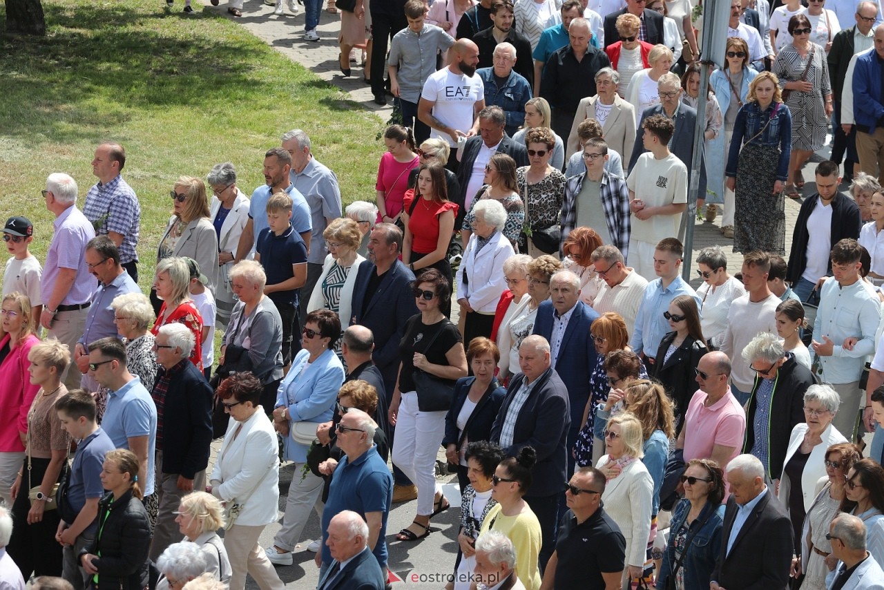 Boże Ciało 2025 - parafia Zbawiciela Świata w Ostrołęce [19.06.2025] - zdjęcie #52 - eOstroleka.pl