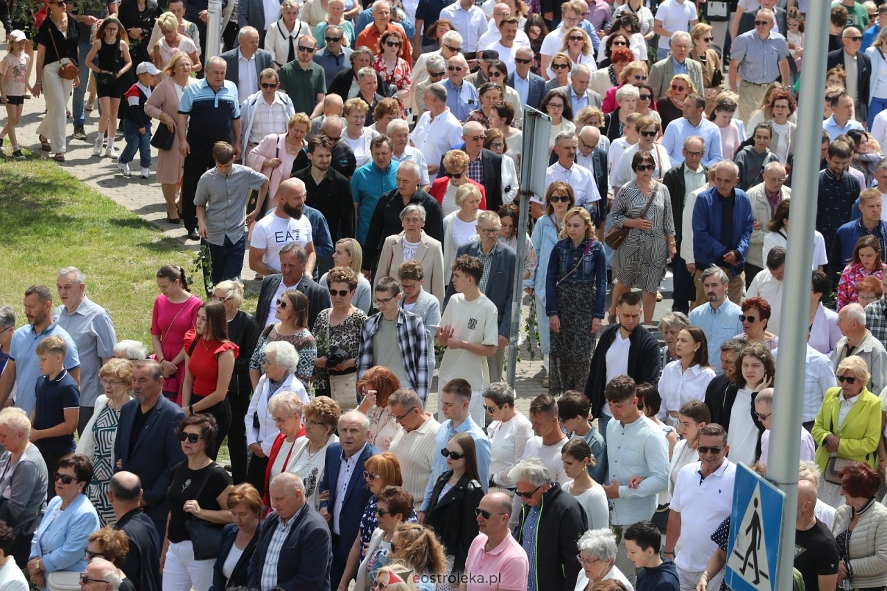 Boże Ciało 2025 - parafia Zbawiciela Świata w Ostrołęce [19.06.2025] - zdjęcie #51 - eOstroleka.pl