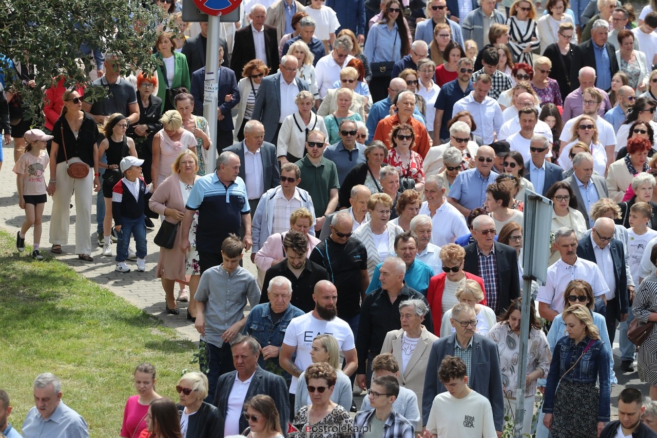 Boże Ciało 2025 - parafia Zbawiciela Świata w Ostrołęce [19.06.2025] - zdjęcie #50 - eOstroleka.pl