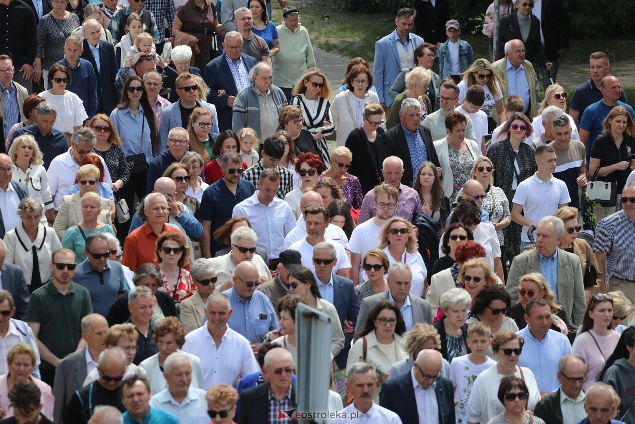 Boże Ciało 2025 - parafia Zbawiciela Świata w Ostrołęce [19.06.2025] - zdjęcie #49 - eOstroleka.pl