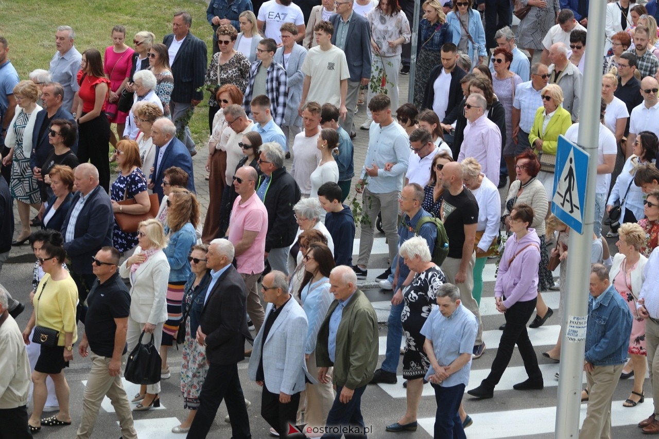 Boże Ciało 2025 - parafia Zbawiciela Świata w Ostrołęce [19.06.2025] - zdjęcie #48 - eOstroleka.pl