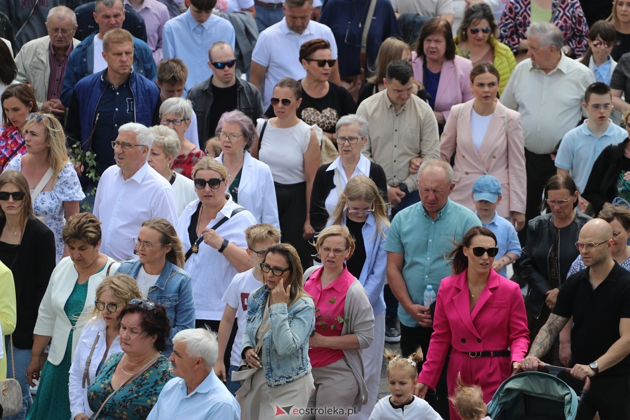 Boże Ciało 2025 - parafia Zbawiciela Świata w Ostrołęce [19.06.2025] - zdjęcie #47 - eOstroleka.pl
