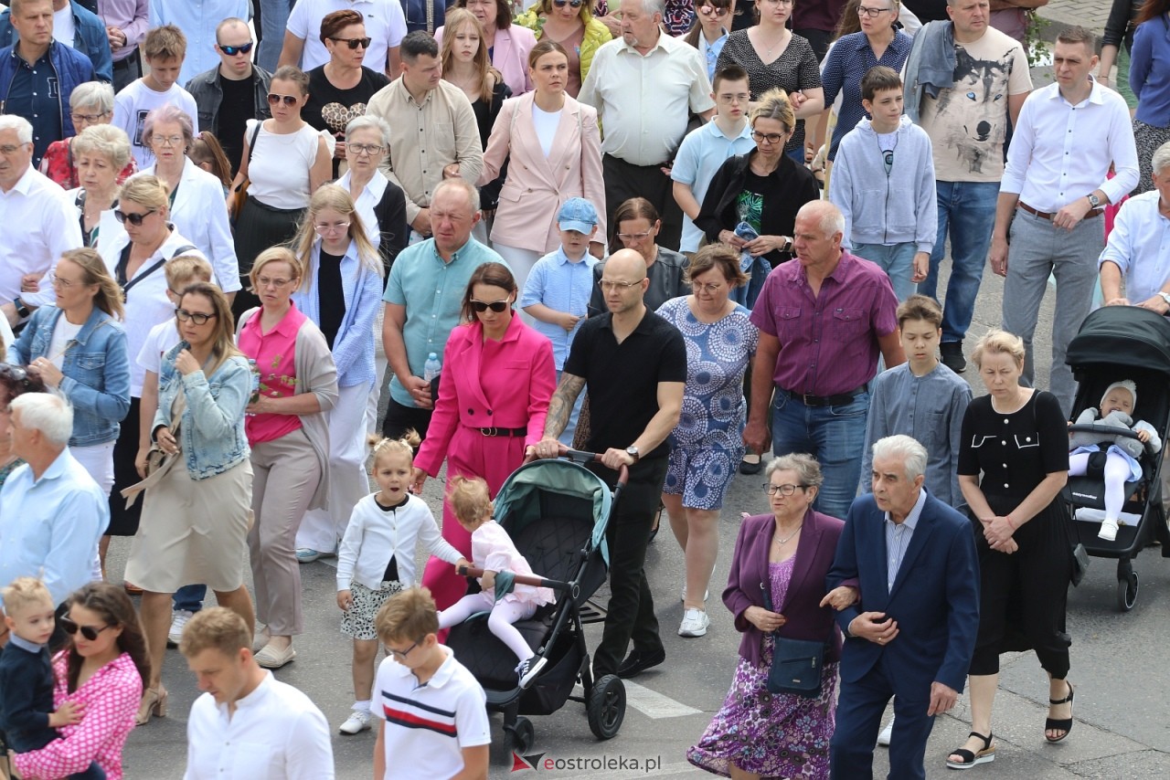Boże Ciało 2025 - parafia Zbawiciela Świata w Ostrołęce [19.06.2025] - zdjęcie #46 - eOstroleka.pl