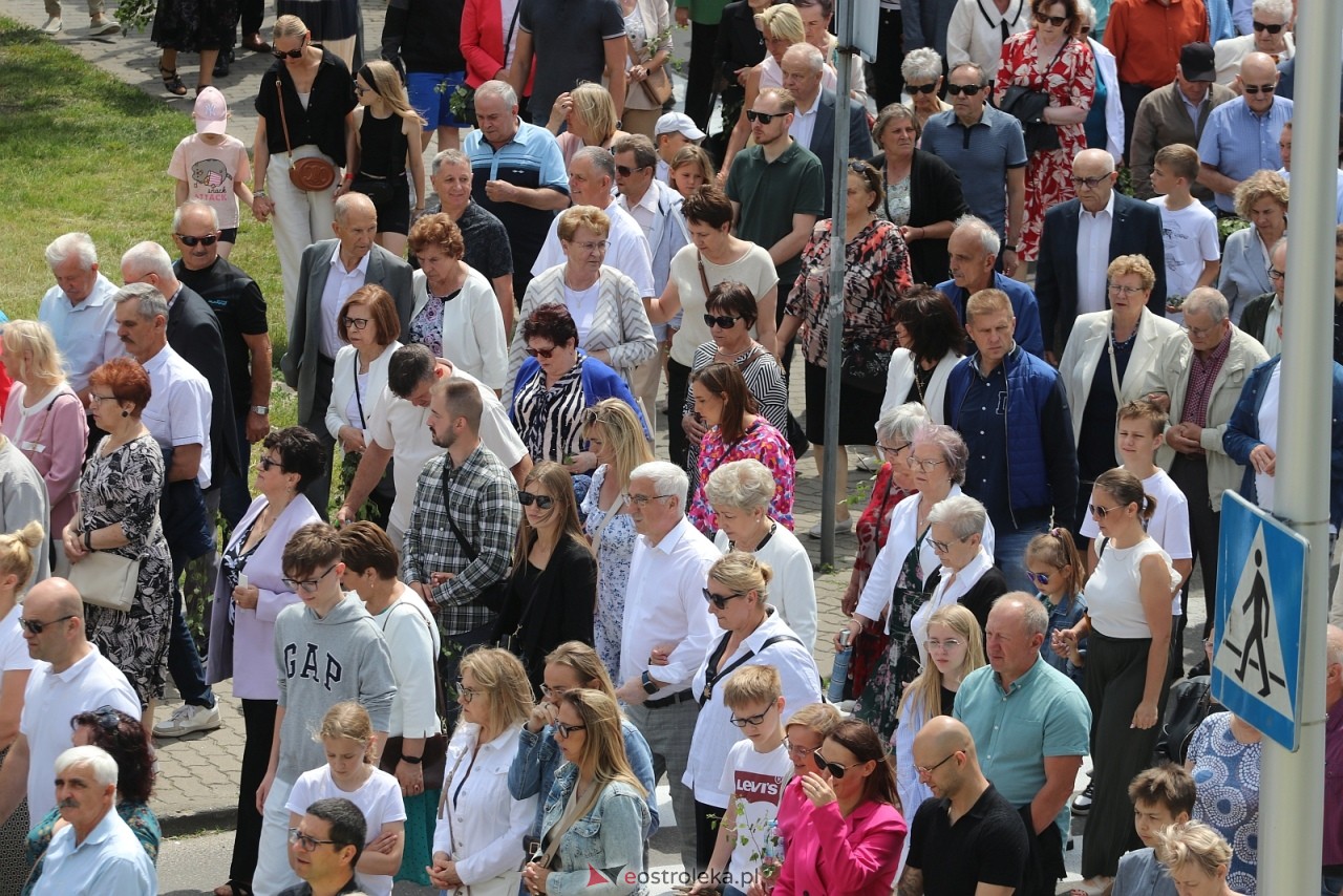 Boże Ciało 2025 - parafia Zbawiciela Świata w Ostrołęce [19.06.2025] - zdjęcie #41 - eOstroleka.pl
