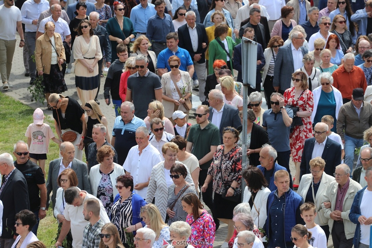 Boże Ciało 2025 - parafia Zbawiciela Świata w Ostrołęce [19.06.2025] - zdjęcie #40 - eOstroleka.pl