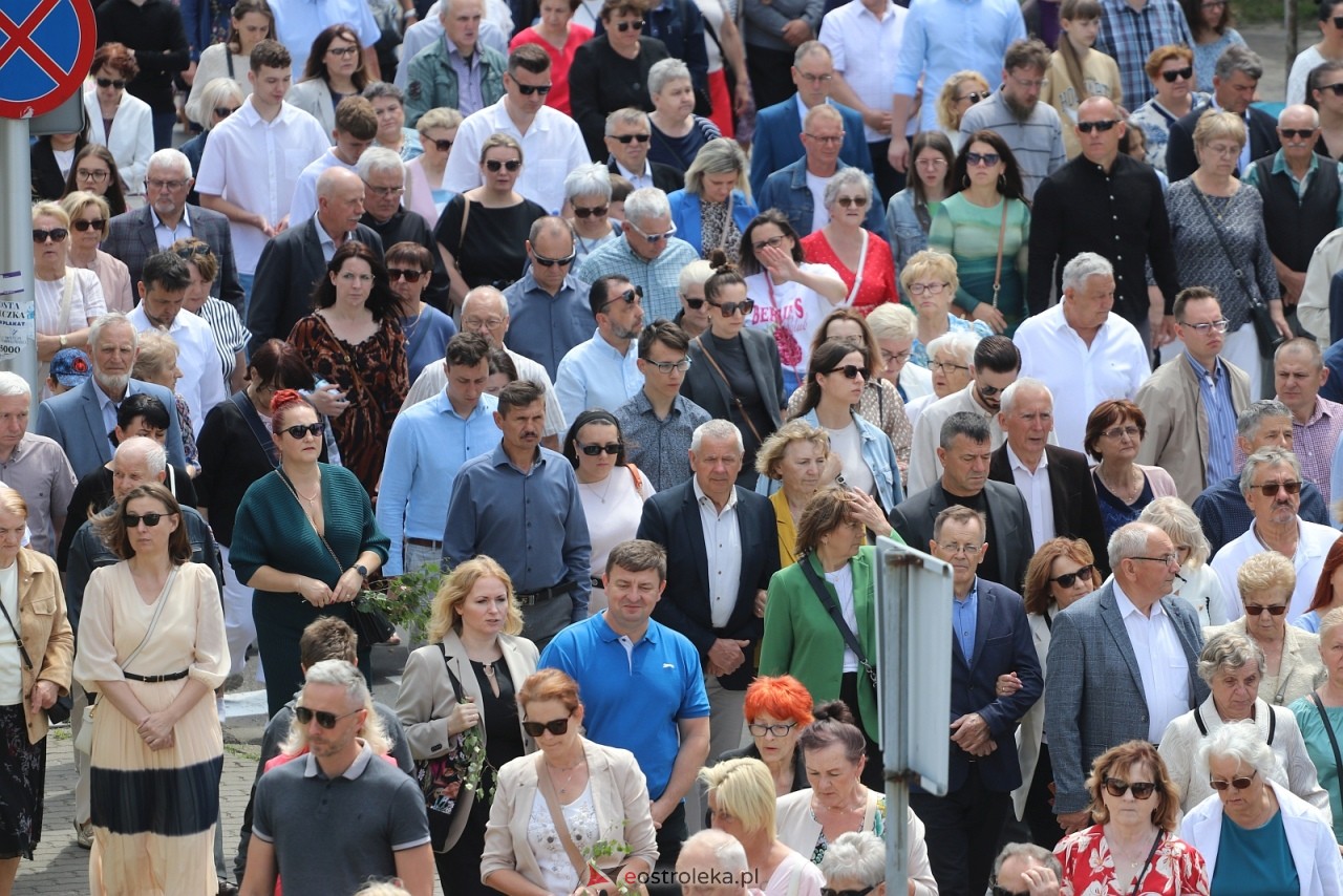 Boże Ciało 2025 - parafia Zbawiciela Świata w Ostrołęce [19.06.2025] - zdjęcie #39 - eOstroleka.pl