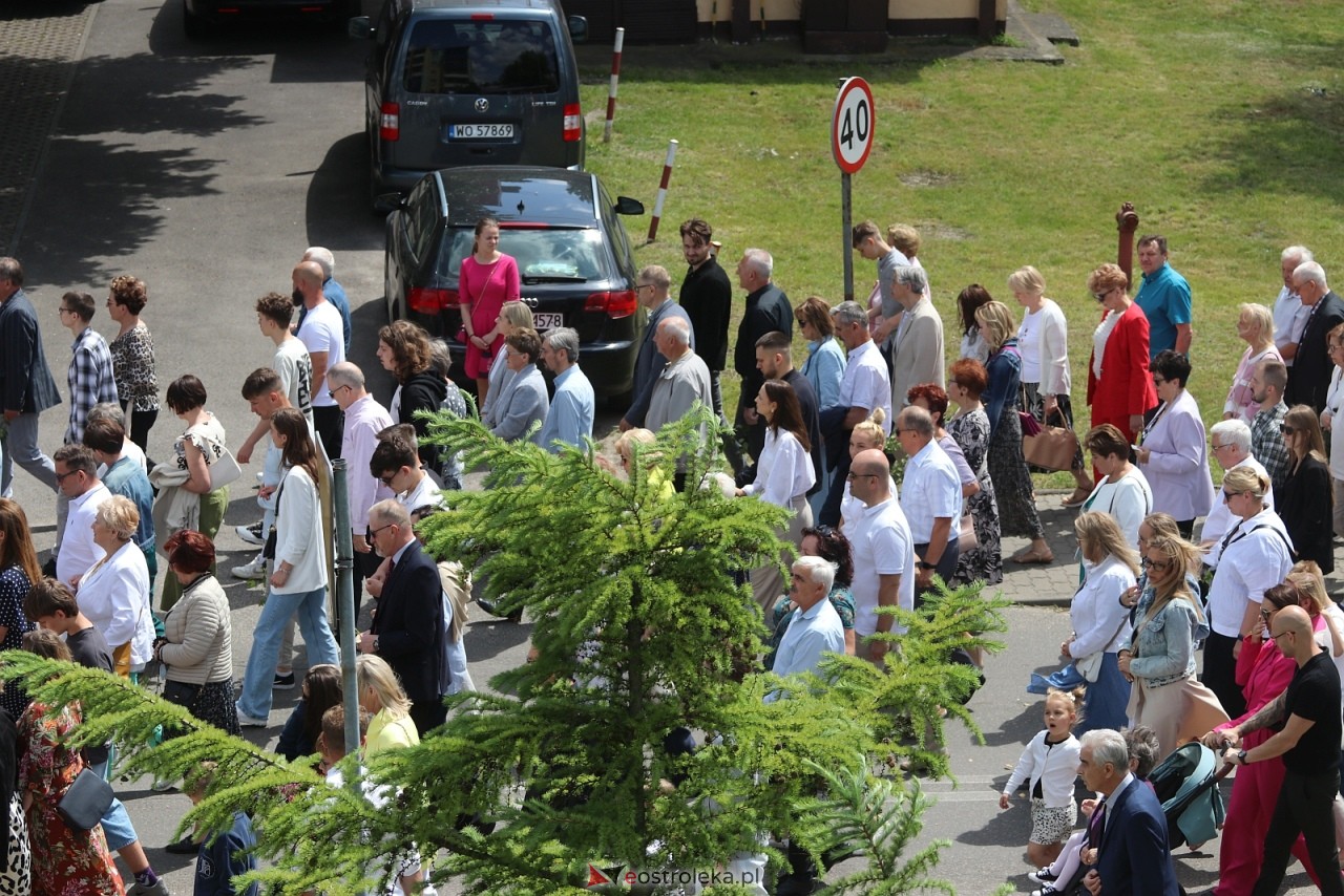 Boże Ciało 2025 - parafia Zbawiciela Świata w Ostrołęce [19.06.2025] - zdjęcie #37 - eOstroleka.pl