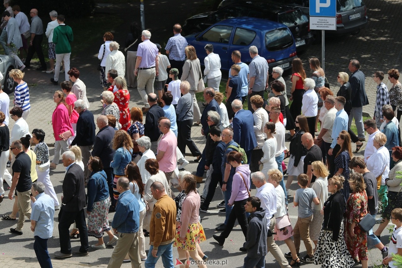Boże Ciało 2025 - parafia Zbawiciela Świata w Ostrołęce [19.06.2025] - zdjęcie #36 - eOstroleka.pl