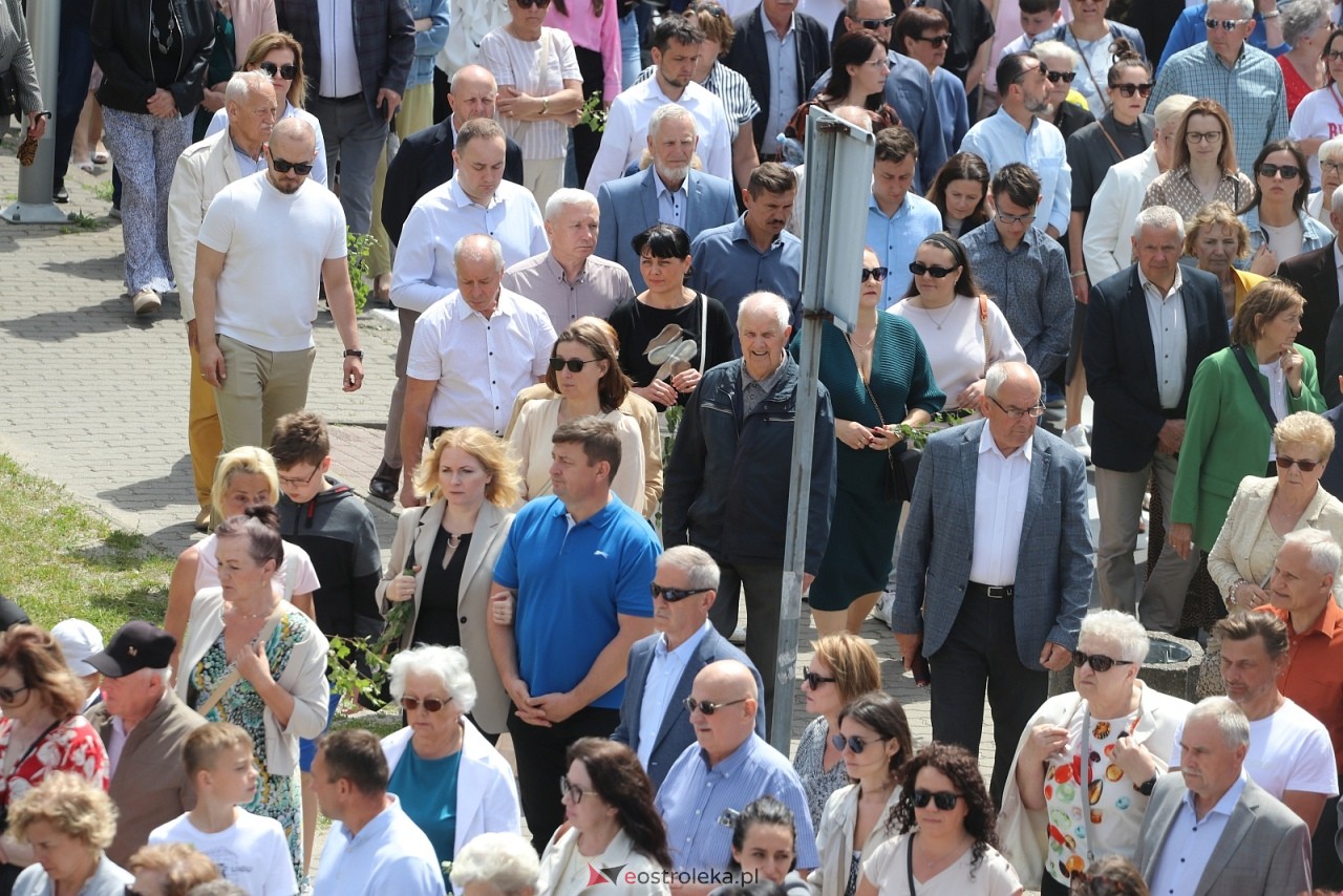 Boże Ciało 2025 - parafia Zbawiciela Świata w Ostrołęce [19.06.2025] - zdjęcie #34 - eOstroleka.pl