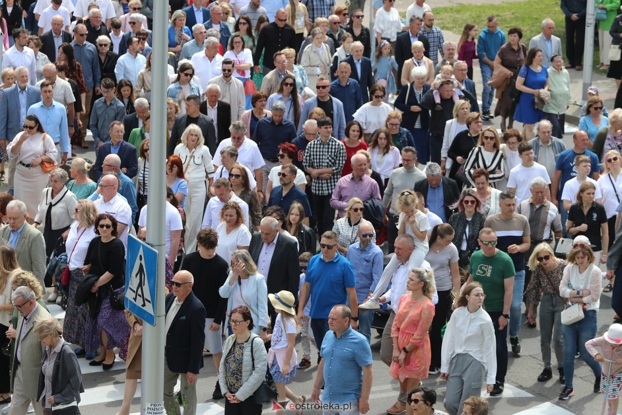 Boże Ciało 2025 - parafia Zbawiciela Świata w Ostrołęce [19.06.2025] - zdjęcie #33 - eOstroleka.pl
