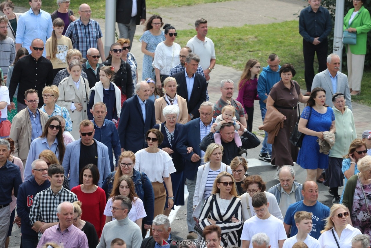 Boże Ciało 2025 - parafia Zbawiciela Świata w Ostrołęce [19.06.2025] - zdjęcie #31 - eOstroleka.pl
