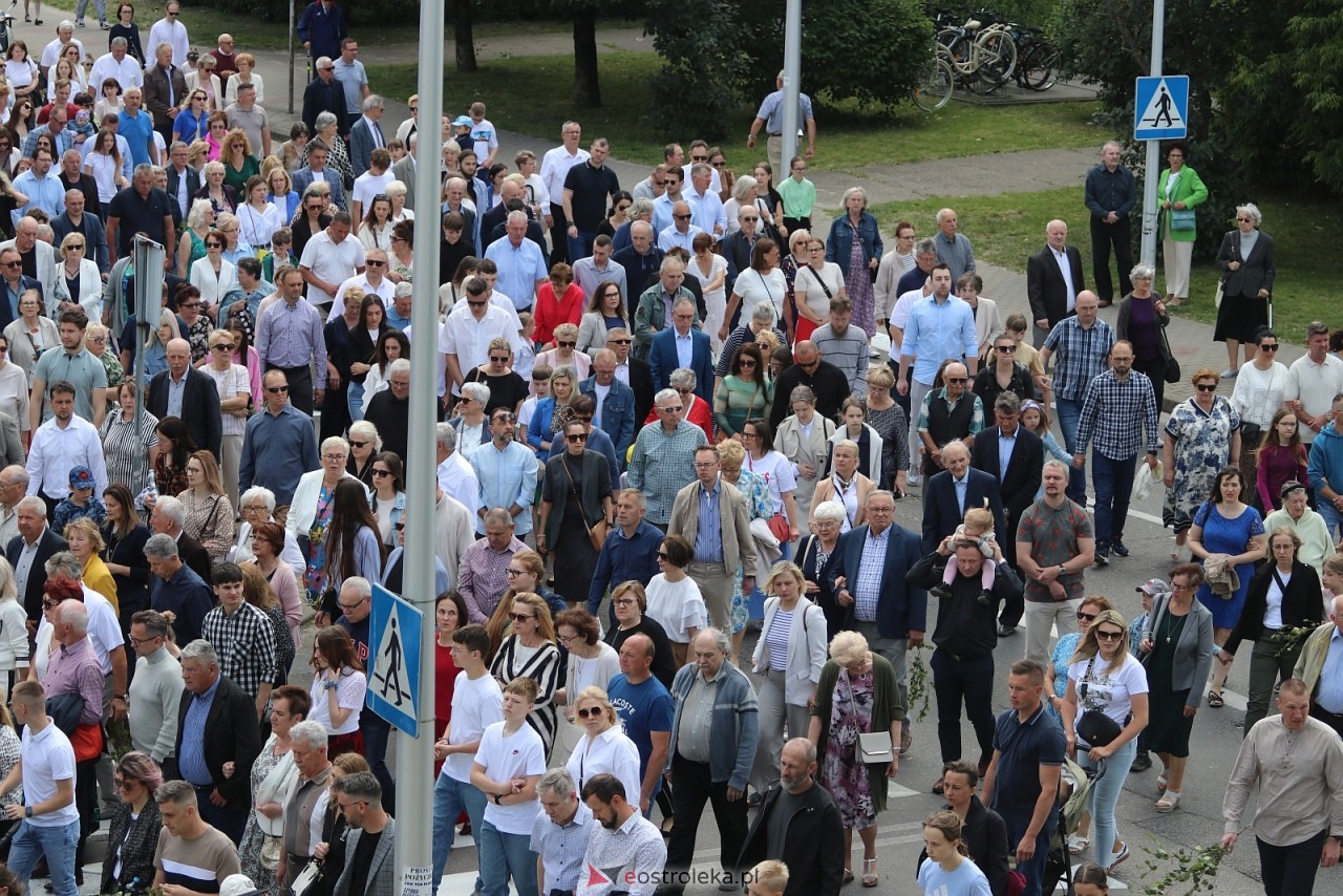 Boże Ciało 2025 - parafia Zbawiciela Świata w Ostrołęce [19.06.2025] - zdjęcie #28 - eOstroleka.pl