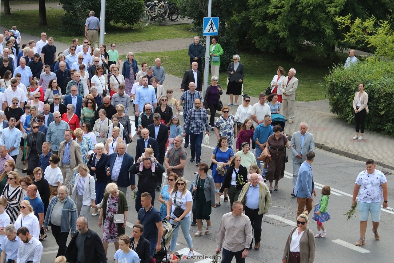 Boże Ciało 2025 - parafia Zbawiciela Świata w Ostrołęce [19.06.2025] - zdjęcie #27 - eOstroleka.pl
