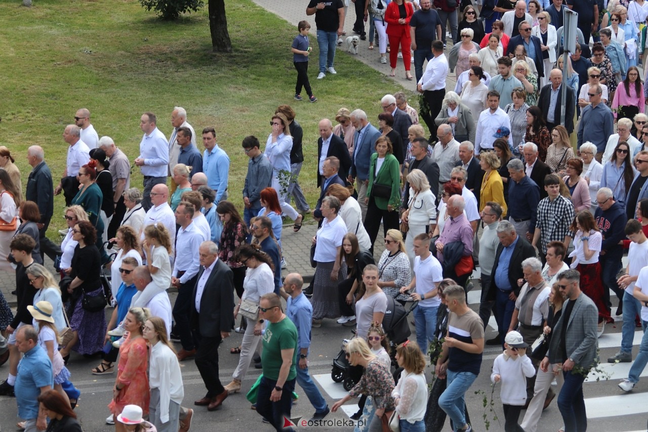 Boże Ciało 2025 - parafia Zbawiciela Świata w Ostrołęce [19.06.2025] - zdjęcie #26 - eOstroleka.pl