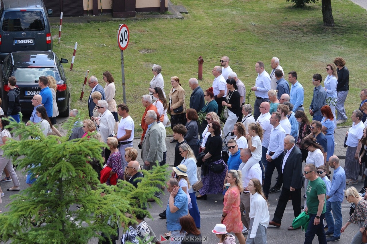 Boże Ciało 2025 - parafia Zbawiciela Świata w Ostrołęce [19.06.2025] - zdjęcie #25 - eOstroleka.pl