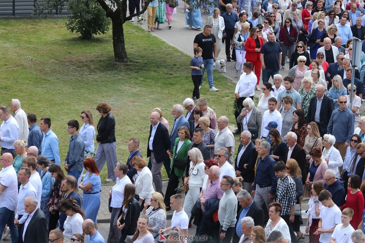 Boże Ciało 2025 - parafia Zbawiciela Świata w Ostrołęce [19.06.2025] - zdjęcie #24 - eOstroleka.pl