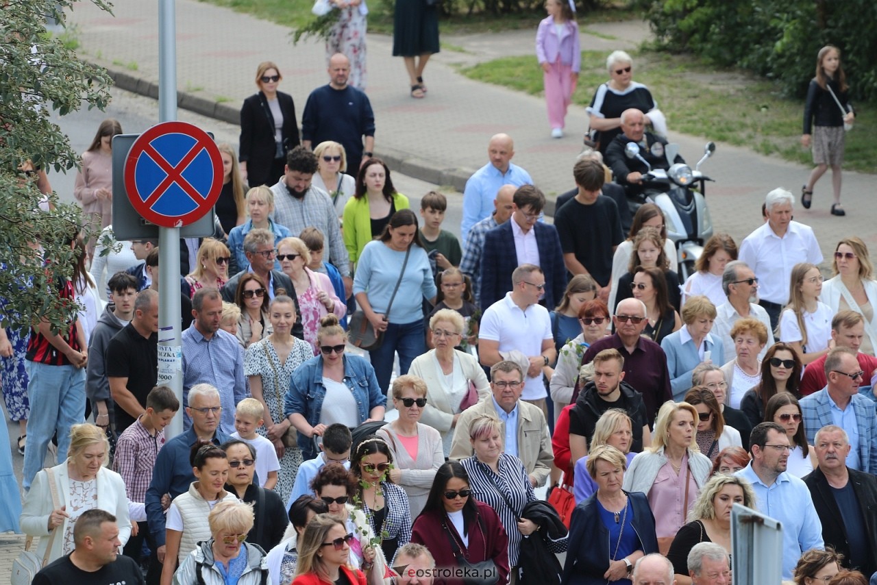 Boże Ciało 2025 - parafia Zbawiciela Świata w Ostrołęce [19.06.2025] - zdjęcie #23 - eOstroleka.pl