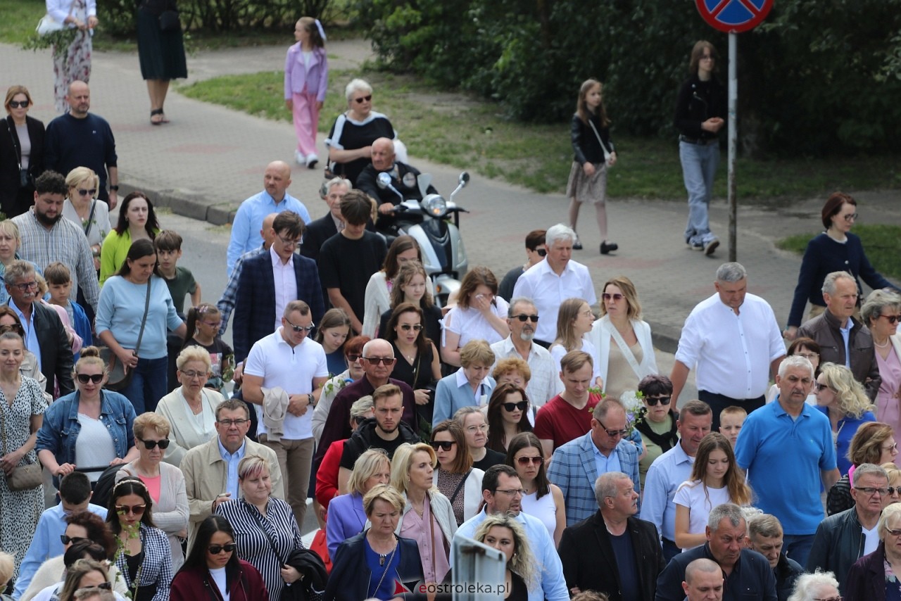 Boże Ciało 2025 - parafia Zbawiciela Świata w Ostrołęce [19.06.2025] - zdjęcie #22 - eOstroleka.pl