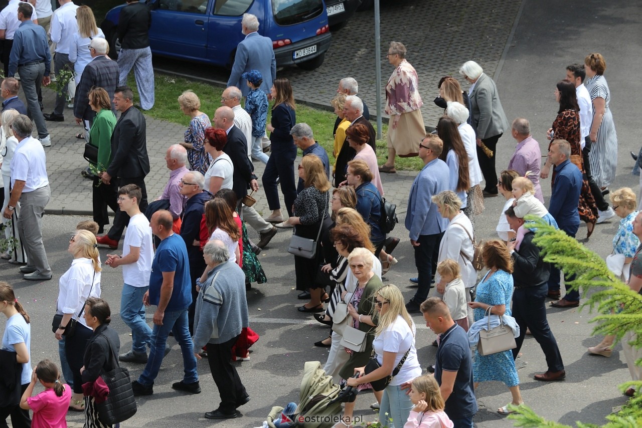 Boże Ciało 2025 - parafia Zbawiciela Świata w Ostrołęce [19.06.2025] - zdjęcie #19 - eOstroleka.pl