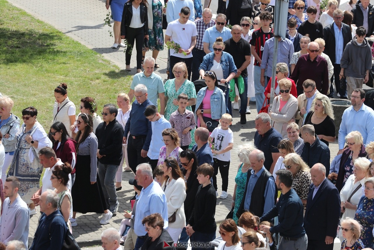 Boże Ciało 2025 - parafia Zbawiciela Świata w Ostrołęce [19.06.2025] - zdjęcie #16 - eOstroleka.pl