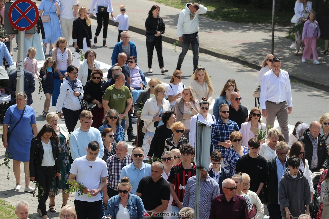 Boże Ciało 2025 - parafia Zbawiciela Świata w Ostrołęce [19.06.2025] - zdjęcie #14 - eOstroleka.pl