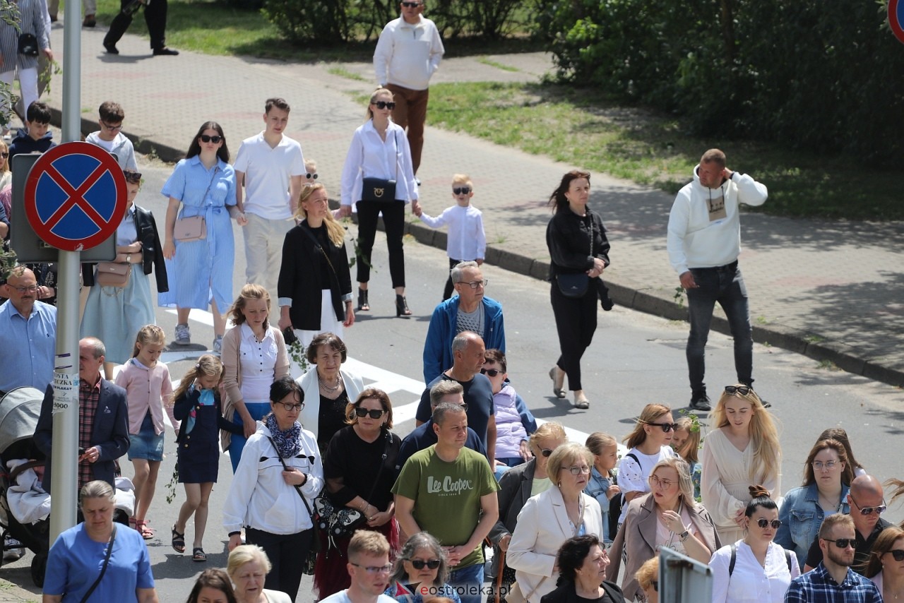 Boże Ciało 2025 - parafia Zbawiciela Świata w Ostrołęce [19.06.2025] - zdjęcie #15 - eOstroleka.pl
