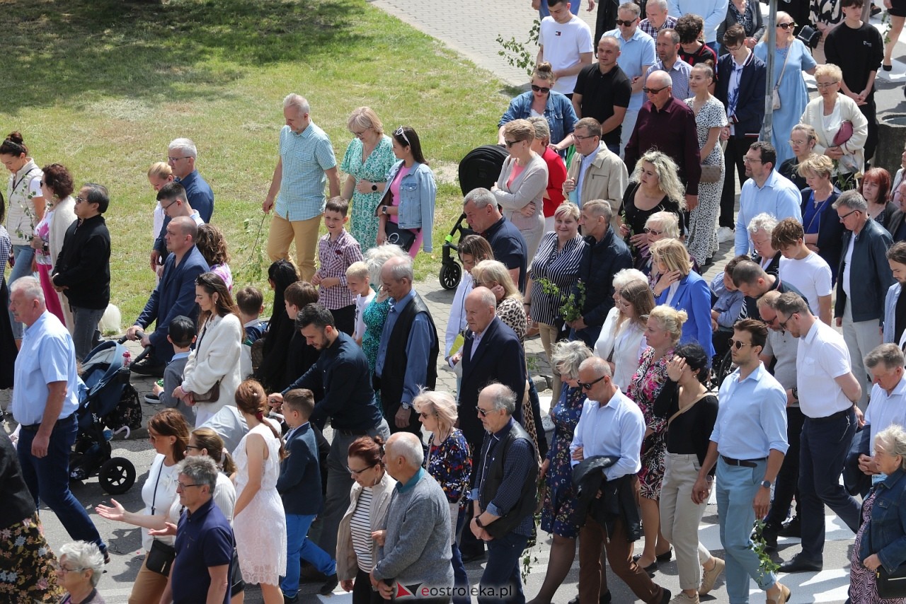 Boże Ciało 2025 - parafia Zbawiciela Świata w Ostrołęce [19.06.2025] - zdjęcie #13 - eOstroleka.pl