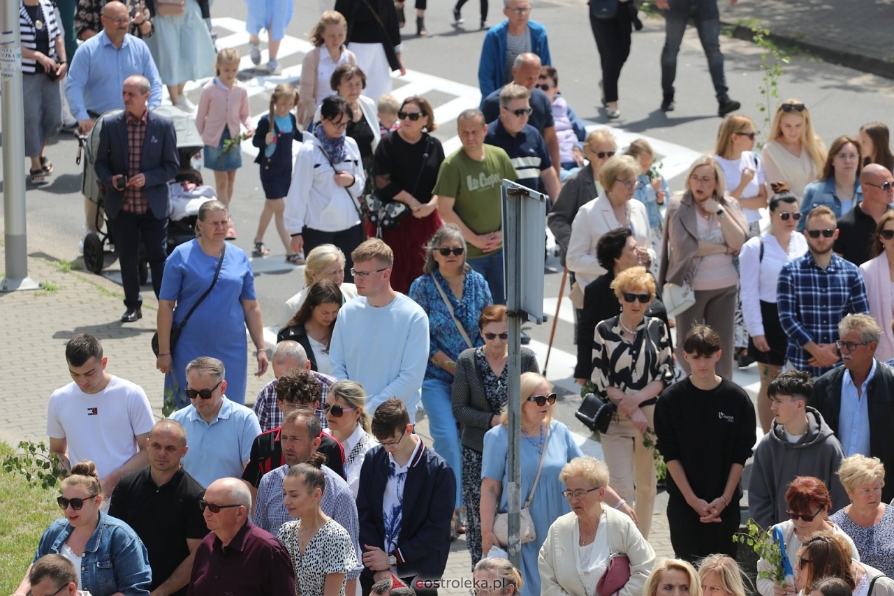 Boże Ciało 2025 - parafia Zbawiciela Świata w Ostrołęce [19.06.2025] - zdjęcie #11 - eOstroleka.pl