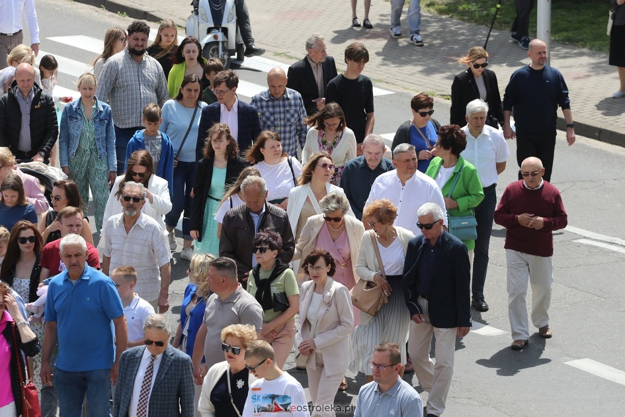 Boże Ciało 2025 - parafia Zbawiciela Świata w Ostrołęce [19.06.2025] - zdjęcie #10 - eOstroleka.pl