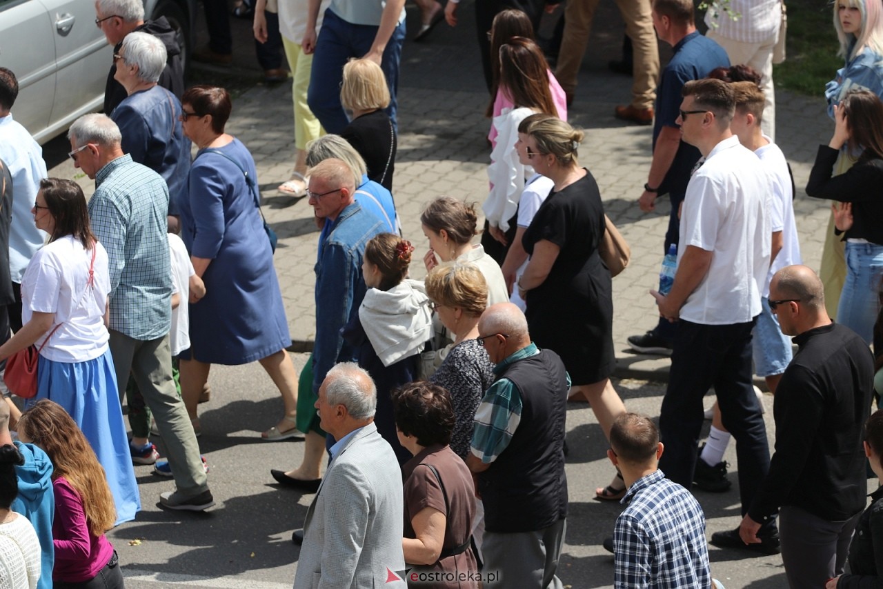 Boże Ciało 2025 - parafia Zbawiciela Świata w Ostrołęce [19.06.2025] - zdjęcie #9 - eOstroleka.pl
