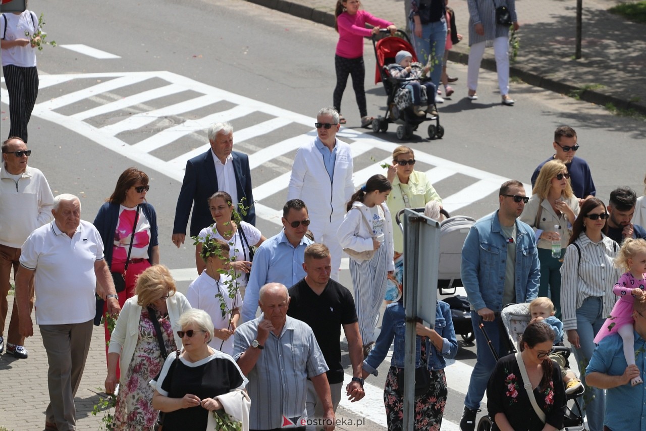Boże Ciało 2025 - parafia Zbawiciela Świata w Ostrołęce [19.06.2025] - zdjęcie #6 - eOstroleka.pl
