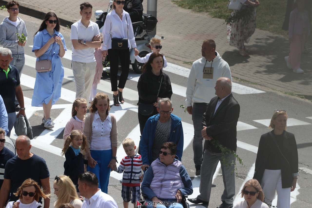 Boże Ciało 2025 - parafia Zbawiciela Świata w Ostrołęce [19.06.2025] - zdjęcie #5 - eOstroleka.pl