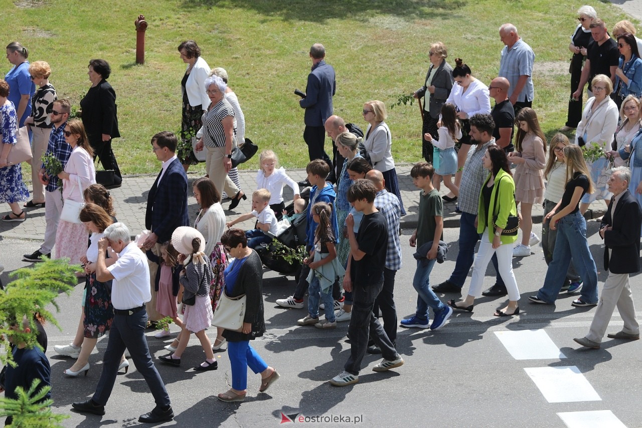 Boże Ciało 2025 - parafia Zbawiciela Świata w Ostrołęce [19.06.2025] - zdjęcie #4 - eOstroleka.pl