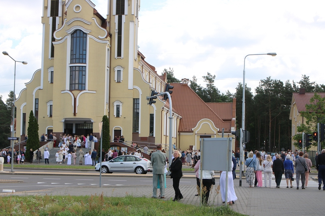 Boże Ciało 2025 - Parafia św. Franciszka z Asyżu w Ostrołęce [19.06.2025] - zdjęcie #85 - eOstroleka.pl