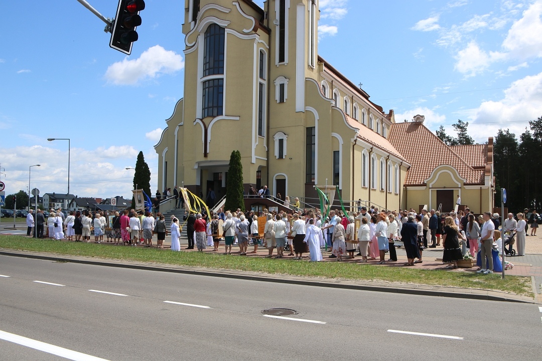 Boże Ciało 2025 - Parafia św. Franciszka z Asyżu w Ostrołęce [19.06.2025] - zdjęcie #78 - eOstroleka.pl