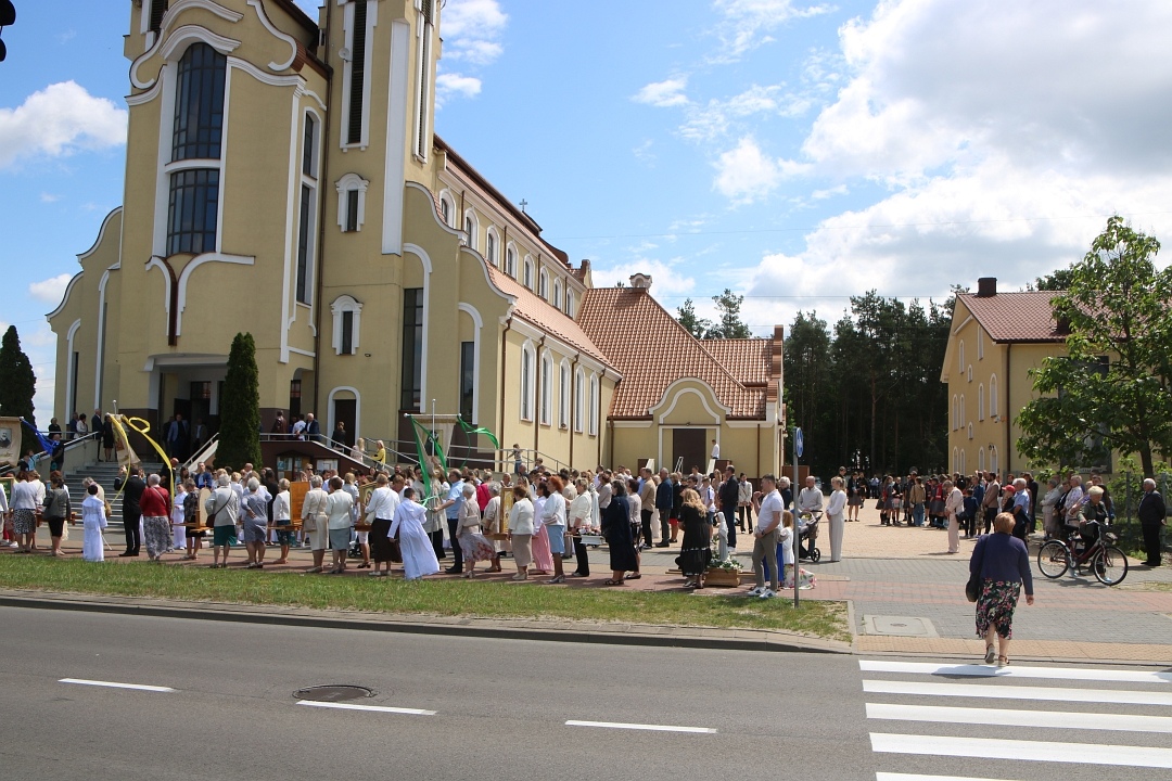 Boże Ciało 2025 - Parafia św. Franciszka z Asyżu w Ostrołęce [19.06.2025] - zdjęcie #77 - eOstroleka.pl
