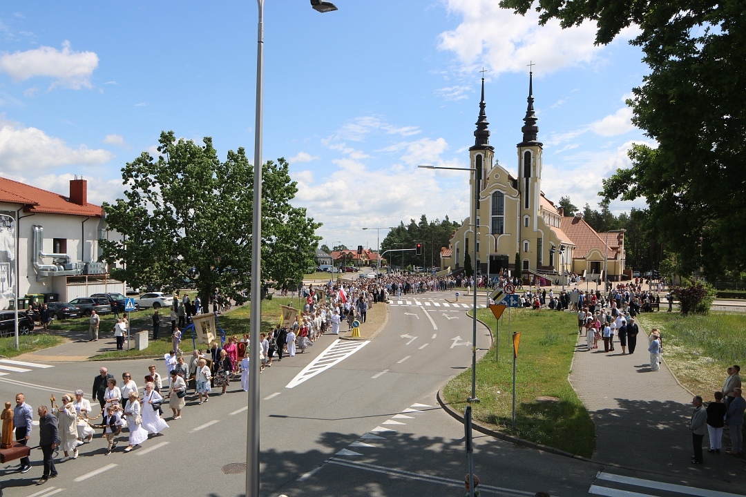 Boże Ciało 2025 - Parafia św. Franciszka z Asyżu w Ostrołęce [19.06.2025] - zdjęcie #71 - eOstroleka.pl