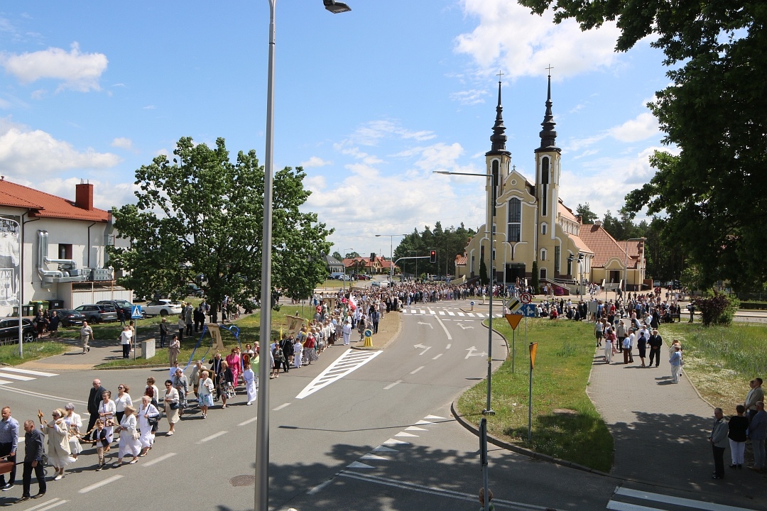 Boże Ciało 2025 - Parafia św. Franciszka z Asyżu w Ostrołęce [19.06.2025] - zdjęcie #70 - eOstroleka.pl