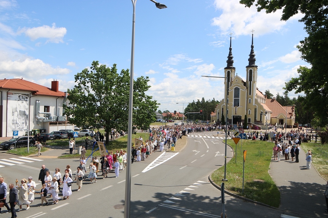 Boże Ciało 2025 - Parafia św. Franciszka z Asyżu w Ostrołęce [19.06.2025] - zdjęcie #69 - eOstroleka.pl