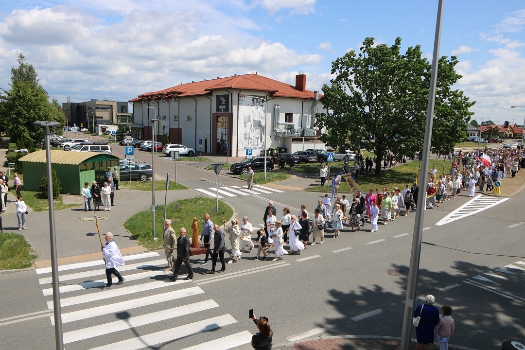 Boże Ciało 2025 - Parafia św. Franciszka z Asyżu w Ostrołęce [19.06.2025] - zdjęcie #68 - eOstroleka.pl