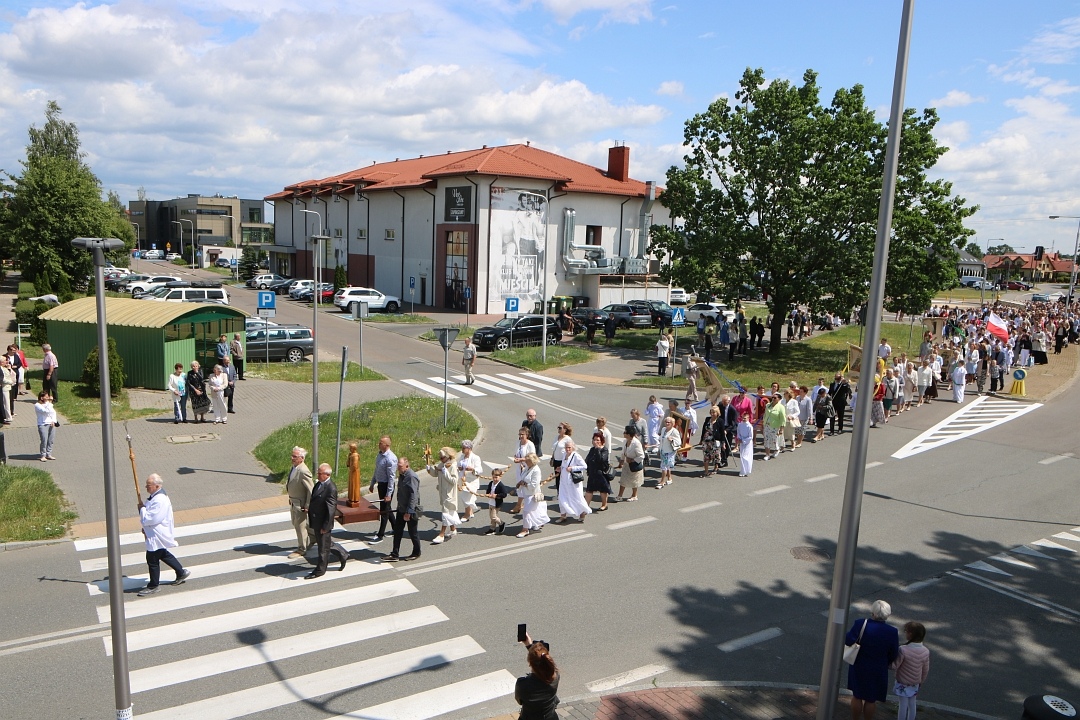 Boże Ciało 2025 - Parafia św. Franciszka z Asyżu w Ostrołęce [19.06.2025] - zdjęcie #67 - eOstroleka.pl