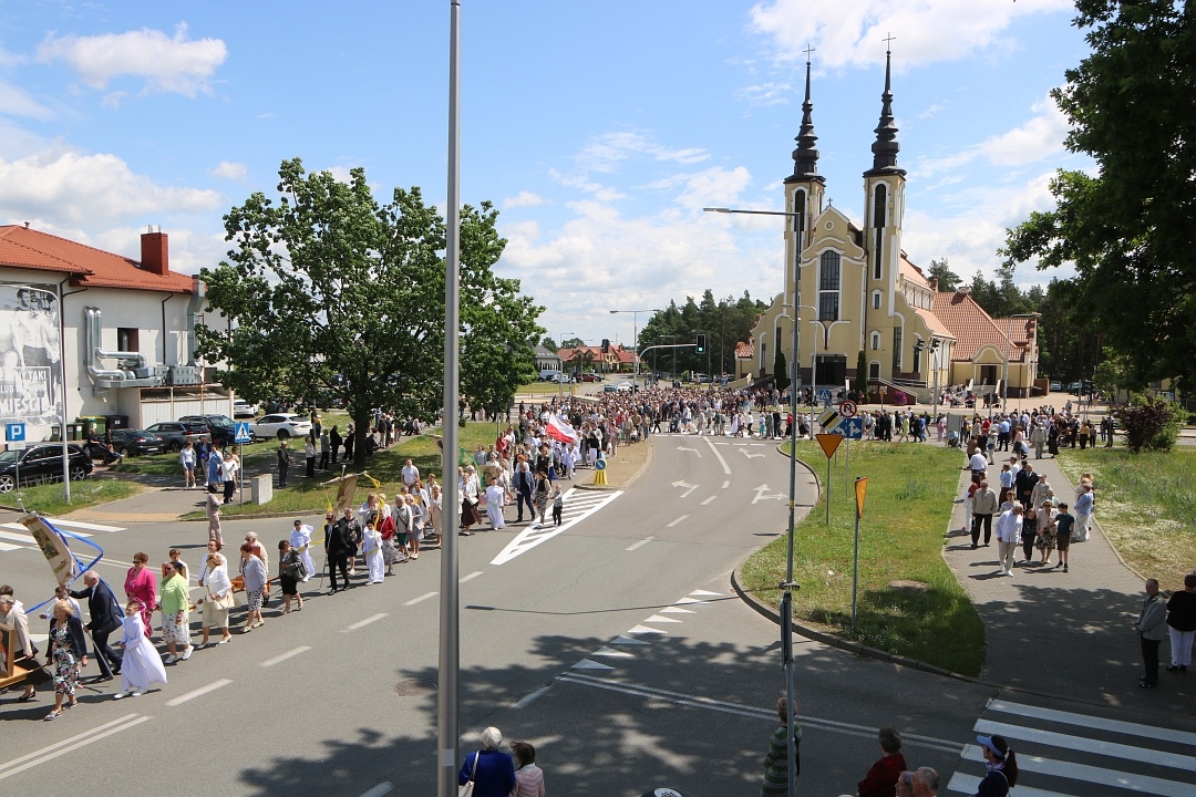 Boże Ciało 2025 - Parafia św. Franciszka z Asyżu w Ostrołęce [19.06.2025] - zdjęcie #65 - eOstroleka.pl